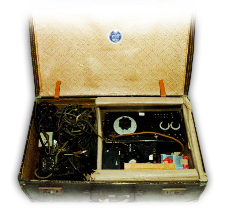 O'Reilly's radio transmitter in a British-made suitcase. (OIC, Military Archives, Cathal Brugha Barracks)