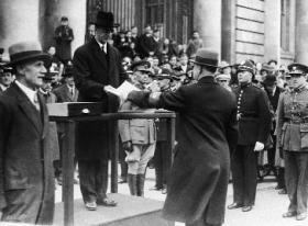 De Valera receiving the Roll of Honour in May 1936. (National Museum of Ireland)