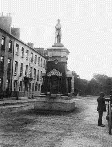Fig.2 The original Pikeman, unveiled in 1905, was destroyed by Black and Tans in 1921. (Lawrence Collection, National Library of Ireland)