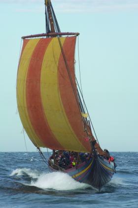 In full sail on the Irish Sea. (Verner Karrash, Vikingeskibsmuseet i Roskilde)