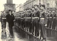 President Eamon de Valera inspecting a guard of honour, provided by B Company of the FCA’s 7th Battalion, outside the GPO on Easter Sunday, early 1960s. The battalion commander was enraged at the 50% turnout at a rehearsal a few weeks earlier. (Irish Press)