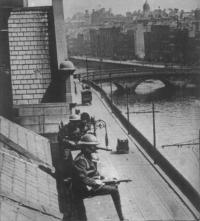 British Soldiers on the roof of the Four Courts guarding the Liffey embankment1920. (COURTESY OF THE BETTMAN ARCHIVE)