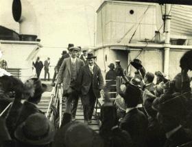 De Valera returning to Dublin after his release from Pentonville prison, 1917. (UCD Archives)