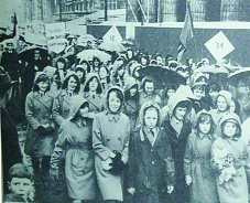 Schoolchildren participating in ‘Lá na ní“g', 17 April 1966. 