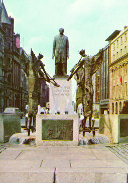 The unveiling of Edward Delaney's monument to Thomas Davis was part of the official commemorations. (Cuimhneachán 1916â€“1966)