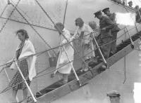 Some of the rescued Athenia passengers disembarking at Galway from the Norwegian freighter Knute Nelson, which picked up 430 of the survivers. (NLI)