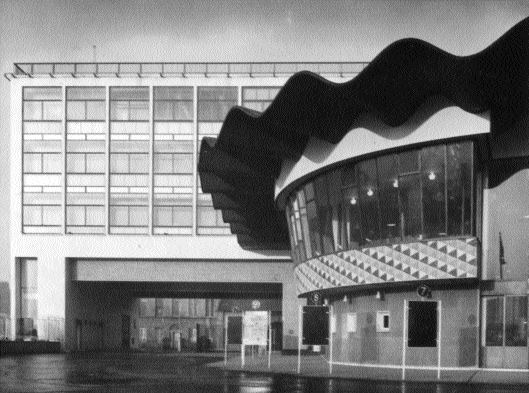 Busáras-view of the curved canopy and control room. (de Burgh Galwey)
