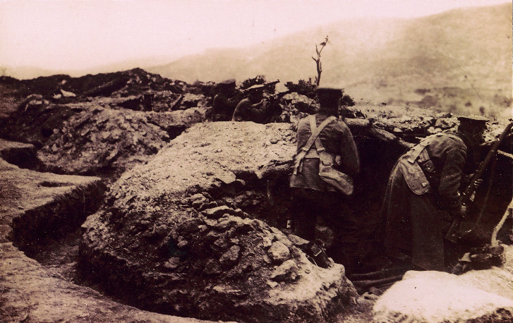 Soldiers of the 10th (Irish) Division's line on Kosturino Ridge, December 1915. (Imperial War Museum)