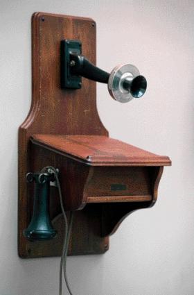 This type of wall-mounted telephone from 1896 (called the ‘Fiddleback’ from the shape of the wall mounting) was one of the first to have its power supplied by the local exchange.