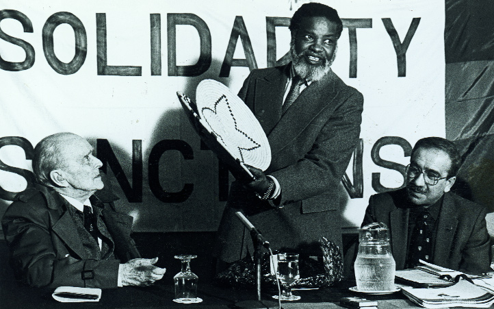 Seán MacBride (left), SWAPO president Sam Nujoma (centre), and IAAM leader Kader Asmal (right) at an anti-apartheid meeting in Buswell's Hotel, Dublin, November 1987. (An Phoblacht)