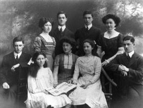 Cork solicitor Lt Bob Staunton—pictured here (extreme left) with his family—was killed at Gallipoli in August 1915.