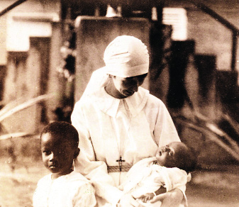 With Nigerian children during her work as a lay missionary, 1921â€“4. (MMM Image Archive)