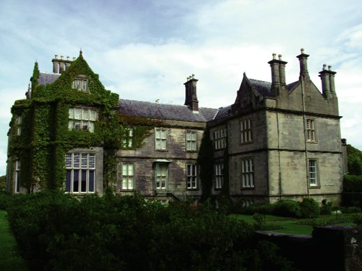  Muckross House, Killarney—today an award-winning institution run by a voluntary and not-for-profit organisation, the Trustees of Muckross House (Killarney) Ltd, in tandem with the National Parks and Wildlife Service. (Clemensfranz)
