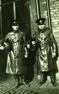 Dan O’Dowd and Jack Conroy—two wartime Dublin firemen. (Las Fallon)