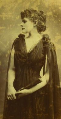 Studio portrait of Maud Gonne as a young woman. (National Library of Ireland)