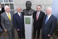 The bronze bust of Lord Killanin commissioned by the Irish Olympians’ Association, headed by Ronnie Delany (left), and unveiled by OCI president Pat Hickey (right) in the front garden of the OCI’s headquarters at Harbour Road, Howth, on 20 May 2009. (Sportsfile)