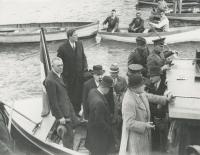Éamon de Valera leads a government delegation to Spike Island, one of the ‘Treaty ports’, on 11 July 1938. The 1938 Anglo-Irish Agreement also ended land annuity payments—‘completing the revolutionary programme by terminating the purchase of Irish land from the landlords and attaining full sovereignty and an Irish republic in all but name’. (Irish Press)