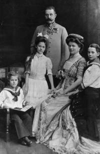 The heir to the Austro-Hungarian imperial throne, Archduke Franz Ferdinand, and his family. The assassination of the archduke and his wife in Sarajevo on 28 June 1914 by a young Serbian nationalist provoked the ‘July crisis’, which coincided with the failure of the Buckingham Palace conference on Home Rule.