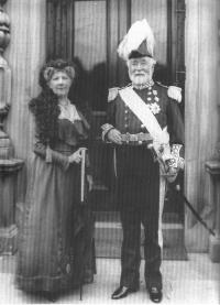 Lord and Lady Pirrie outside their home, Ormiston House in Belfast, on their way to the opening of the Northern Ireland parliament in June 1921. Pirrie wears the uniform of an Irish privy councillor. (Harland & Wolff)