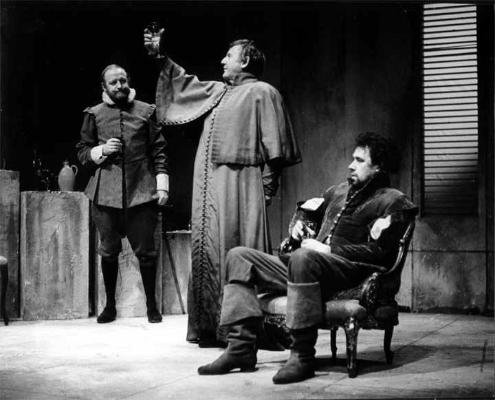 Niall Toibí­n (centre) as Peter Lombard in Brian Friel's original production of Making History. (Field Day)
