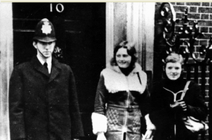 Dolours Price (right) and her sister Marian outside No. 10 Downing Street in October 1972. (An Phoblacht)
