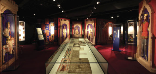 The exhibits are a feast for the eye and the imagination. Life-size effigies of the various kings fill the room alongside models of the city at various stages of development. 