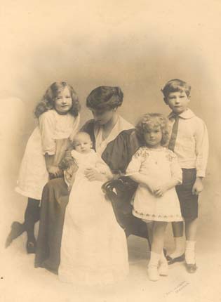 Armstrong family portrait—(left to right) Ione, Lisalie, Rosalie (née Maude), Jess and Pat Armstrong. (Glucksman Library, UL)