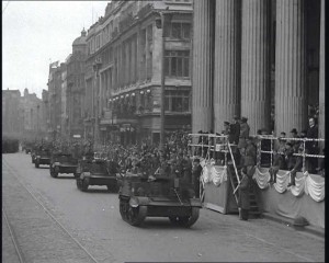 De Valera taking the salute at the 1916 silver jubilee commemorations in 1941 outside the GPO. The overtly militaristic nature of the parade projected an image of military strength in the face of threats to Ireland’s neutrality. (British Pathé)